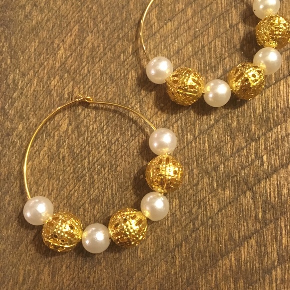 Hoop Earrings Gold Tone Glass Pearl Big Hot Beaded - Picture 2 of 4
